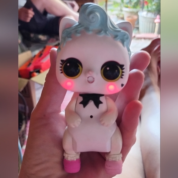 LOL Surprise MGA *Royal Kitty* Target Exclusive Interactive Live Pet Lights Up - Picture 1 of 5